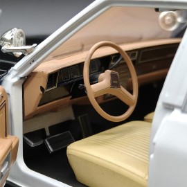 Chevrolet Caprice Police Car With T-1000 Figure 1987 Terminator 2 - Judgment Day 1:18