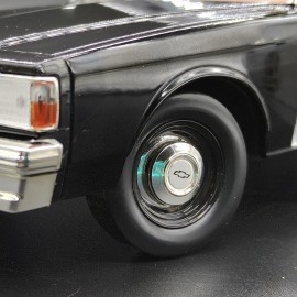 Chevrolet Caprice Police Car With T-1000 Figure 1987 Terminator 2 - Judgment Day 1:18