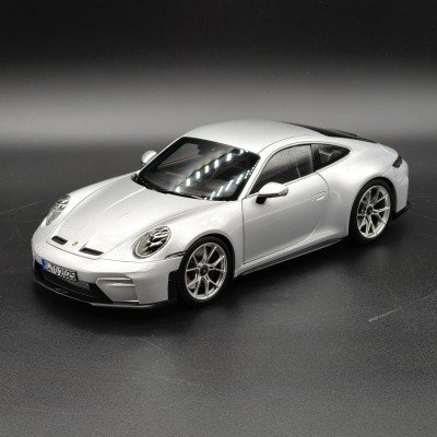 Porsche 911 GT3 Touring 1:18