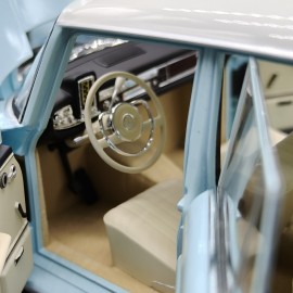Mercedes 220 SE W111 1965 1:18