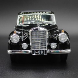 Mercedes 300 W186 Konrad Adenauer 1955 1:18