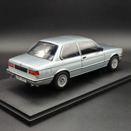 BMW 323i E21 1:18