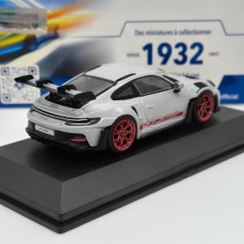 Porsche 911 992 GT3 RS 1:43
