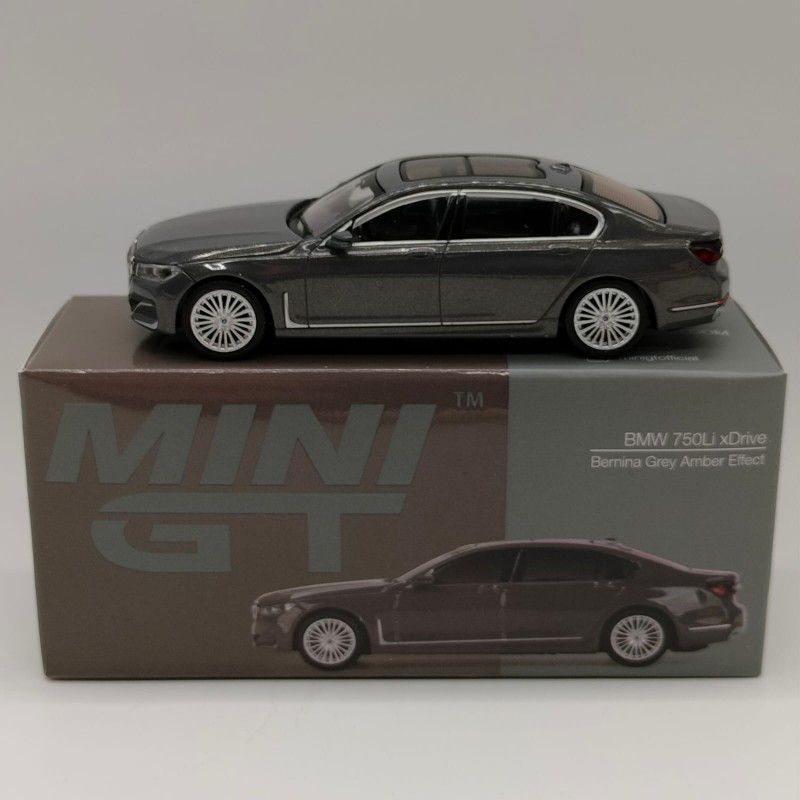 BMW 750Li xDrive 1:64