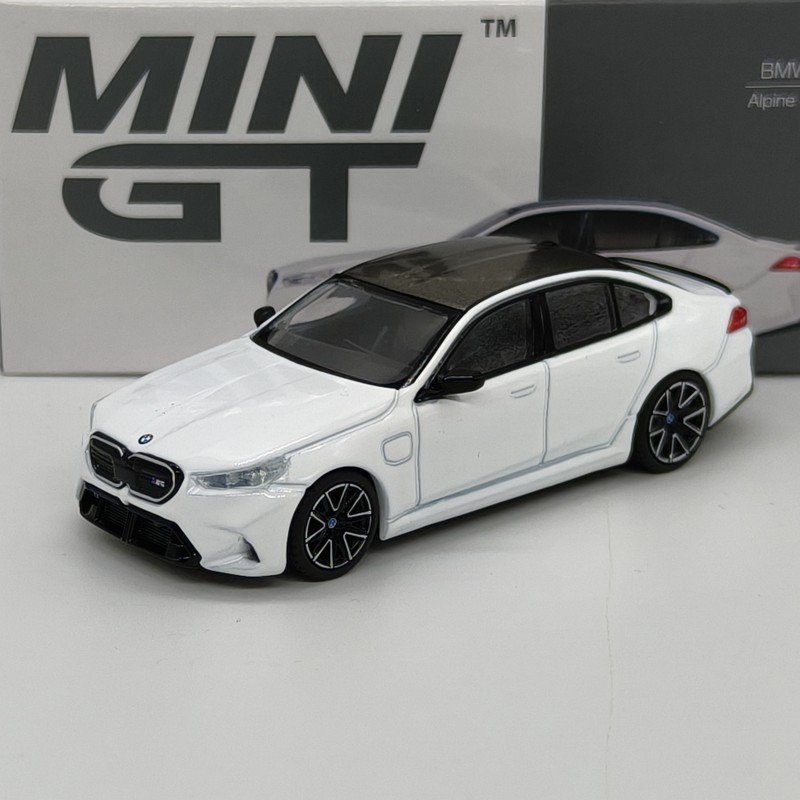BMW M5 G90 1:64