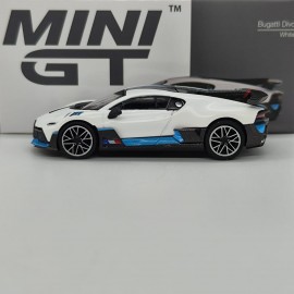 Bugatti Divo 1:64