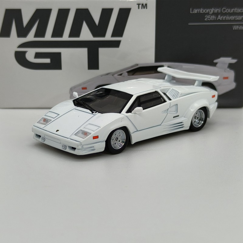 Lamborghini Countach 25th Anniversary 1:64