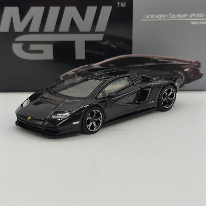 Lamborghini Countach LPI 800-4 1:64