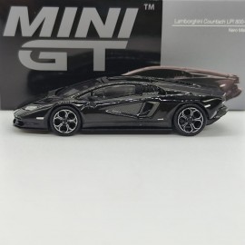 Lamborghini Countach LPI 800-4 1:64