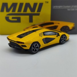 Lamborghini Countach LPI 800-4 1:64