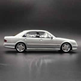 Mercedes E55 AMG W210 1:18