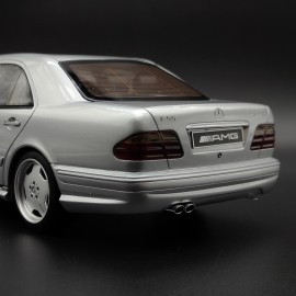 Mercedes E55 AMG W210 1:18