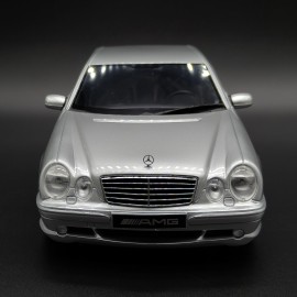 Mercedes E55 AMG W210 1:18