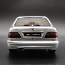 Mercedes E55 AMG W210 1:18