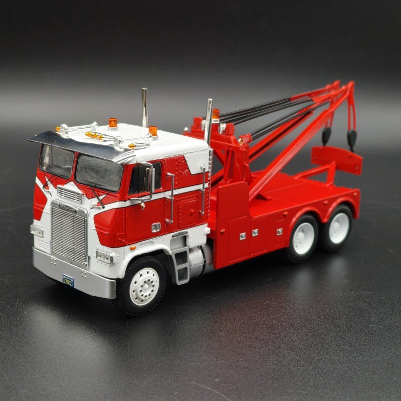 Freightliner FLA Tow Truck 1987 1:43