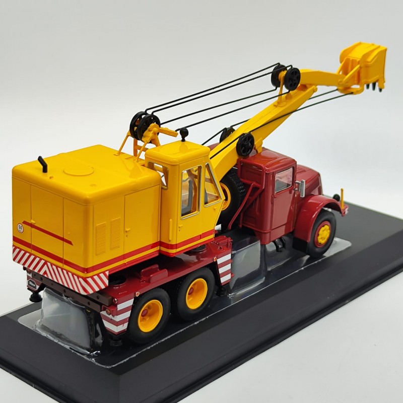 Tatra 111 D-030 1:43-as méretarányú modellautó