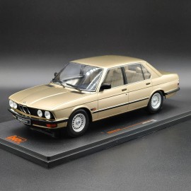 BMW 529i E28 1987 1:18