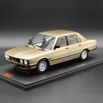 BMW 529i E28 1987 1:18