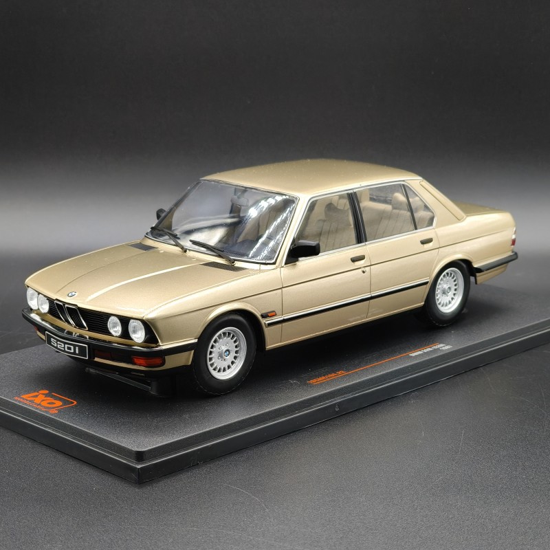 BMW 529i E28 1987 1:18