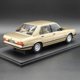 BMW 529i E28 1987 1:18