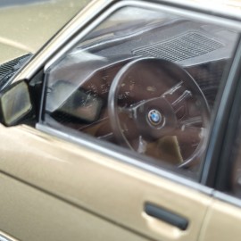 BMW 529i E28 1987 1:18