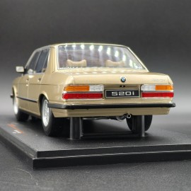 BMW 529i E28 1987 1:18