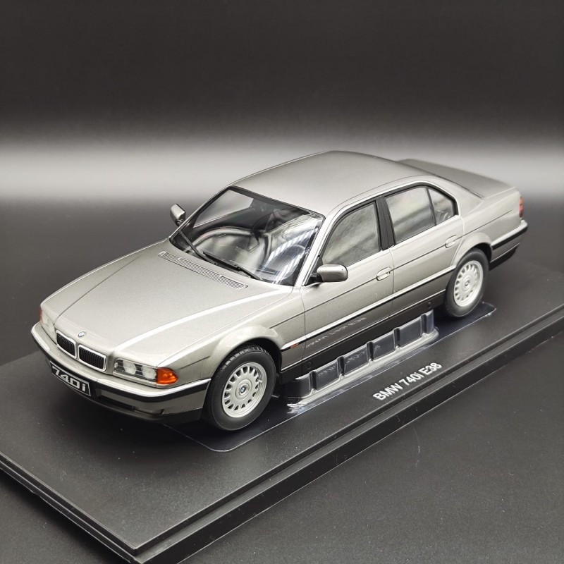 BMW E38 740i 1:18
