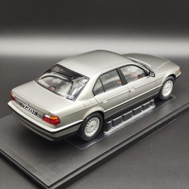 BMW E38 740i 1:18