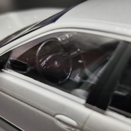 BMW E39 530d Sedan 1:18