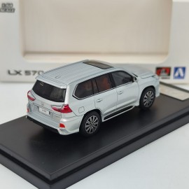 Lexus LX570 1:64