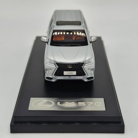 Lexus LX570 1:64