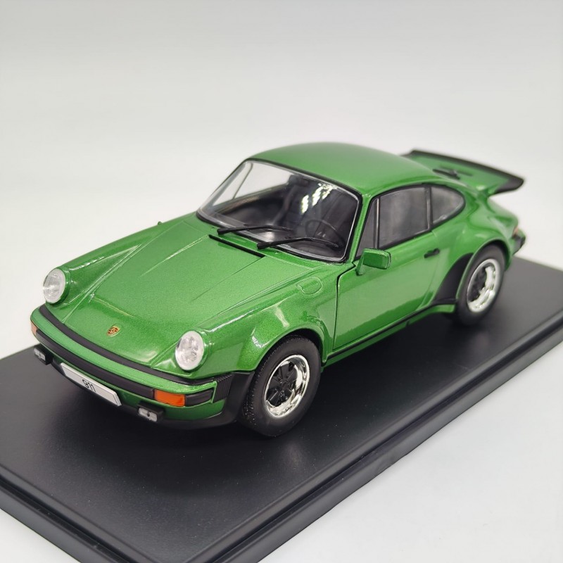 Porsche 911 Turbo 930 1:24