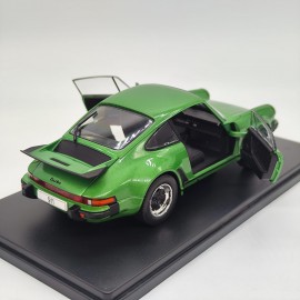 Porsche 911 Turbo 930 1:24